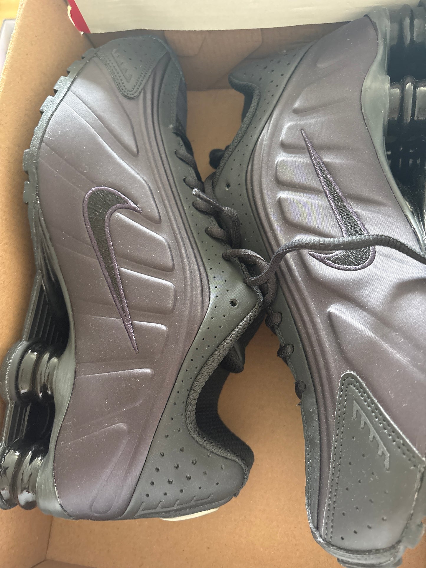 Nike Shox R4 in schwarz/lila, Größe wählbar