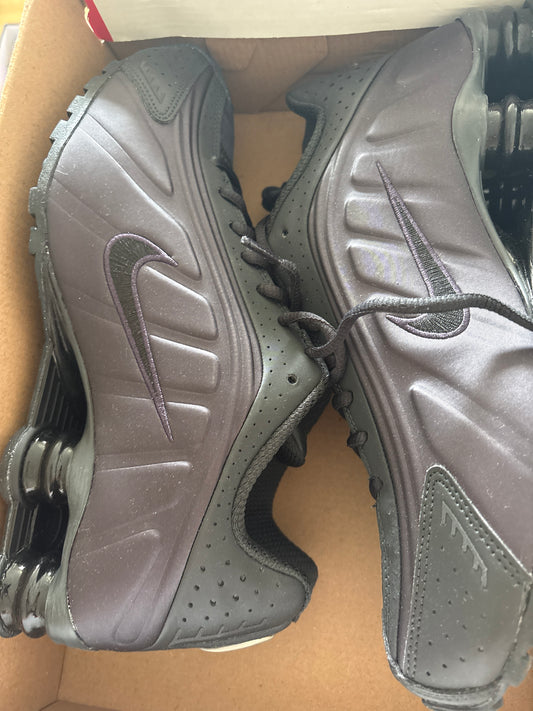 Nike Shox R4 in schwarz/lila, Größe wählbar