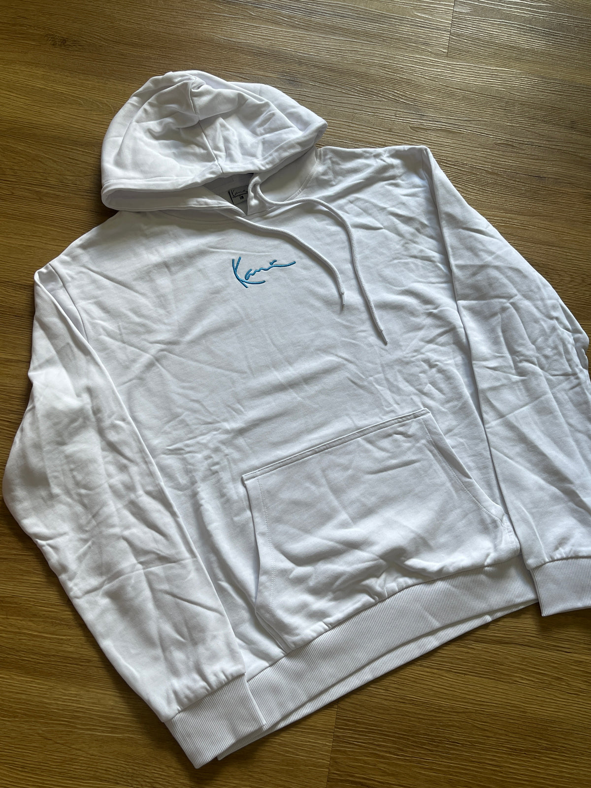 Karl Kani Hoodie in weiß mit blauem Schriftzug, Größe L