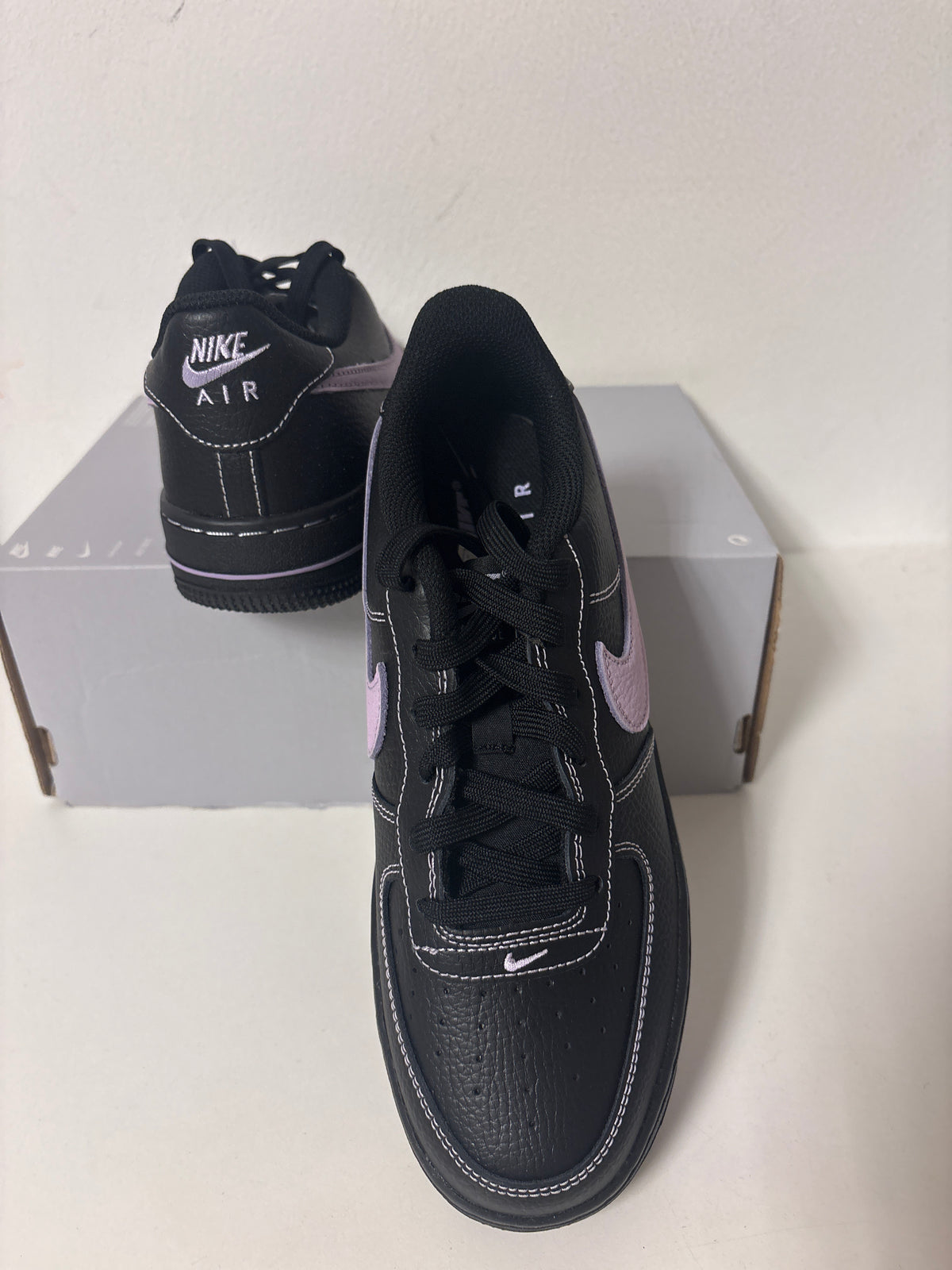 Nike Air Force 1 schwarz/Flieder, Größe 38