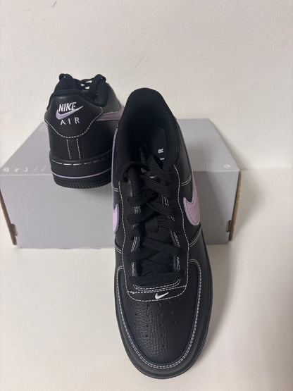 Nike Air Force 1 schwarz/Flieder, Größe 38