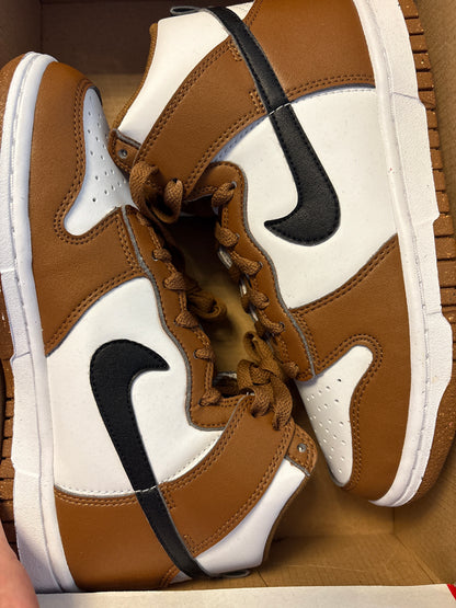Nike Dunk High, braun /schwarz/weiss, Größe 37,5