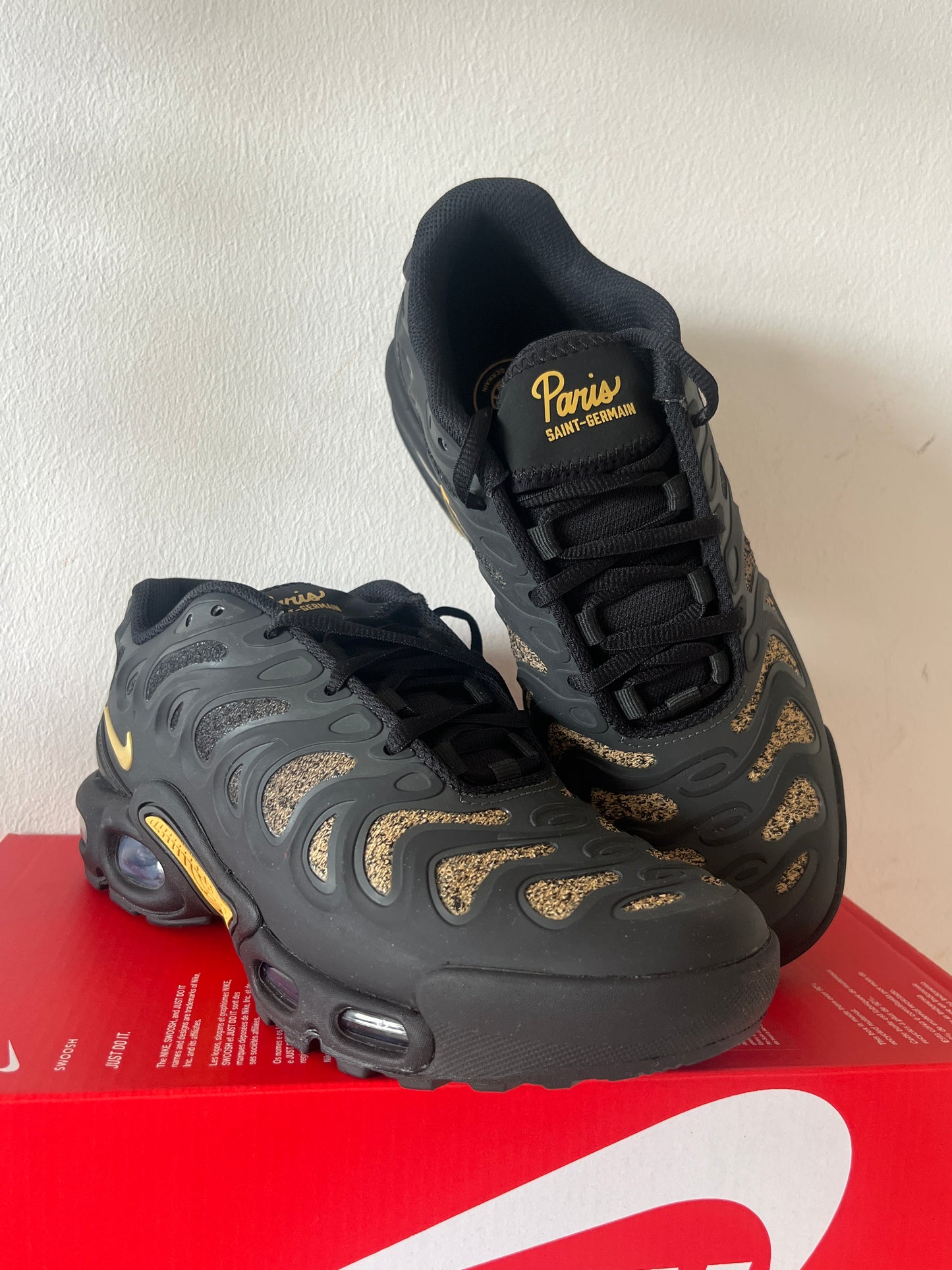 Nike Air Max Plus Drift x Paris Saint Germain in schwarz/gold, Größe 38,5
