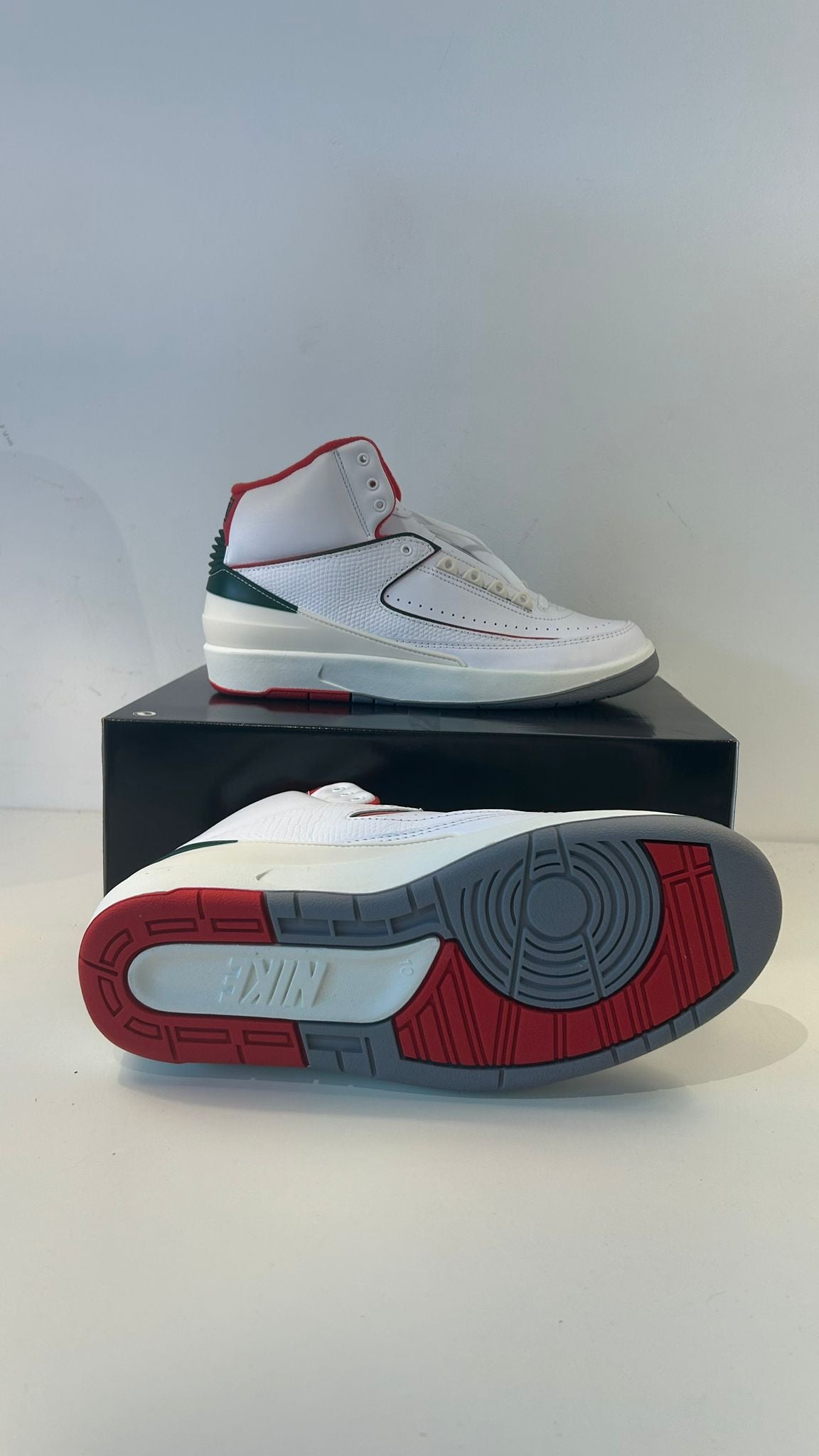 Air Jordan 2 Retro in weiss/grün/rot, Größe wählbar