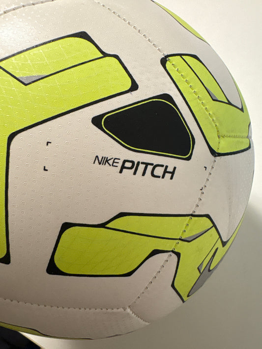 Nike Fußball Pitch weiss/gelb