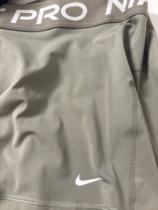 Nike Frauen kurze Hose  in Khaki, Größe XXL Nike pro