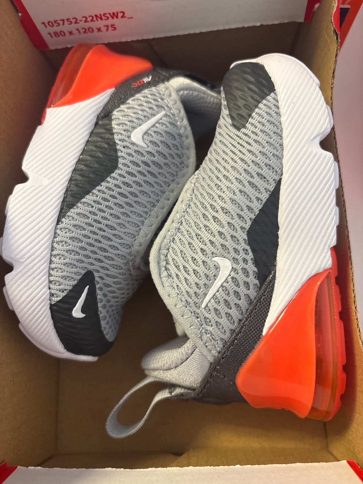 Nike Air Max 270, in grau/orange/weiss, Größe 19,5