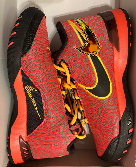 Nike Lebron NXXT Genisus, in rot/schwarz/gelb/orange, Größe 47
