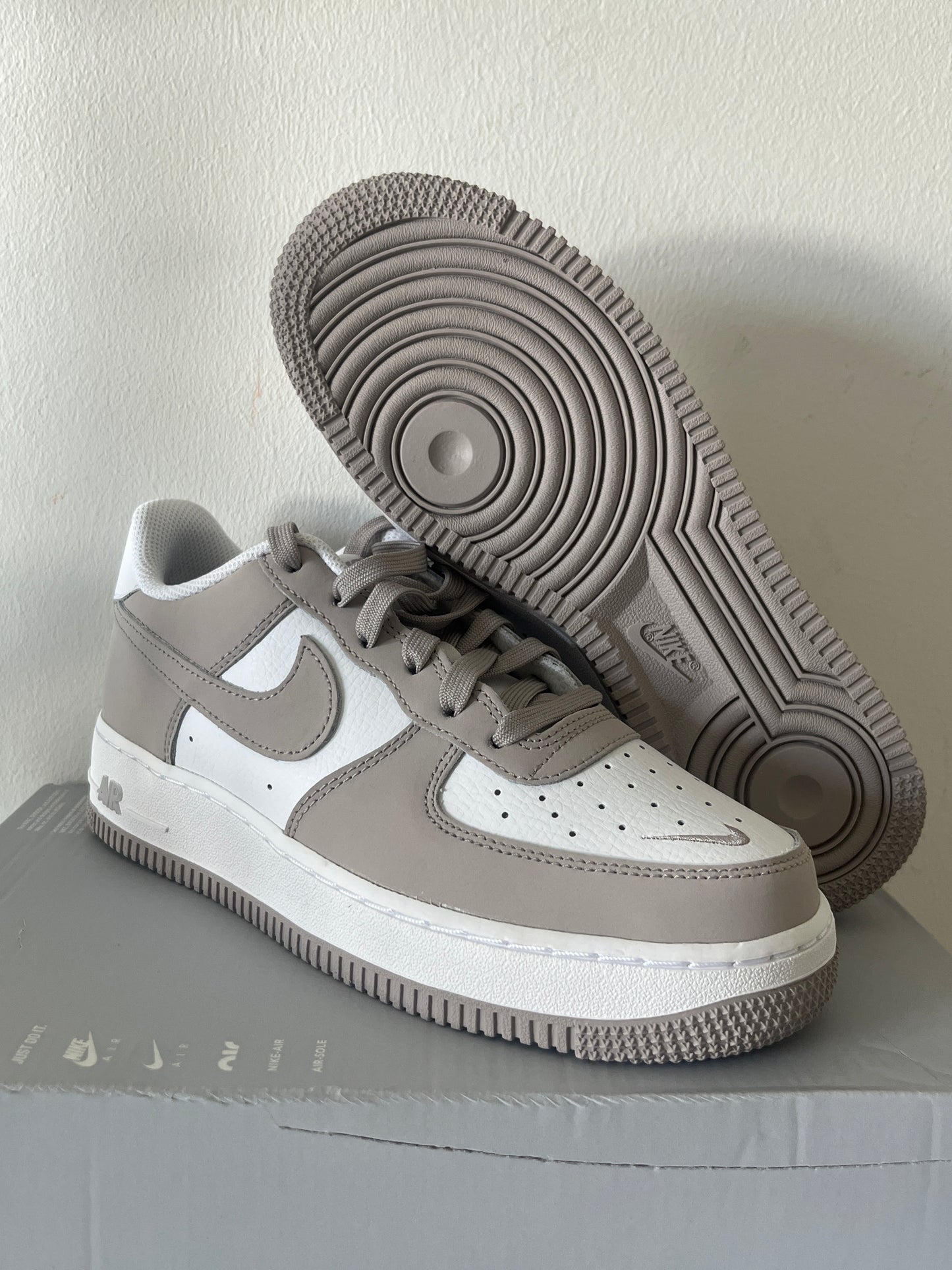 Nike Air Force 1 weiß/braun, Größe 38,5