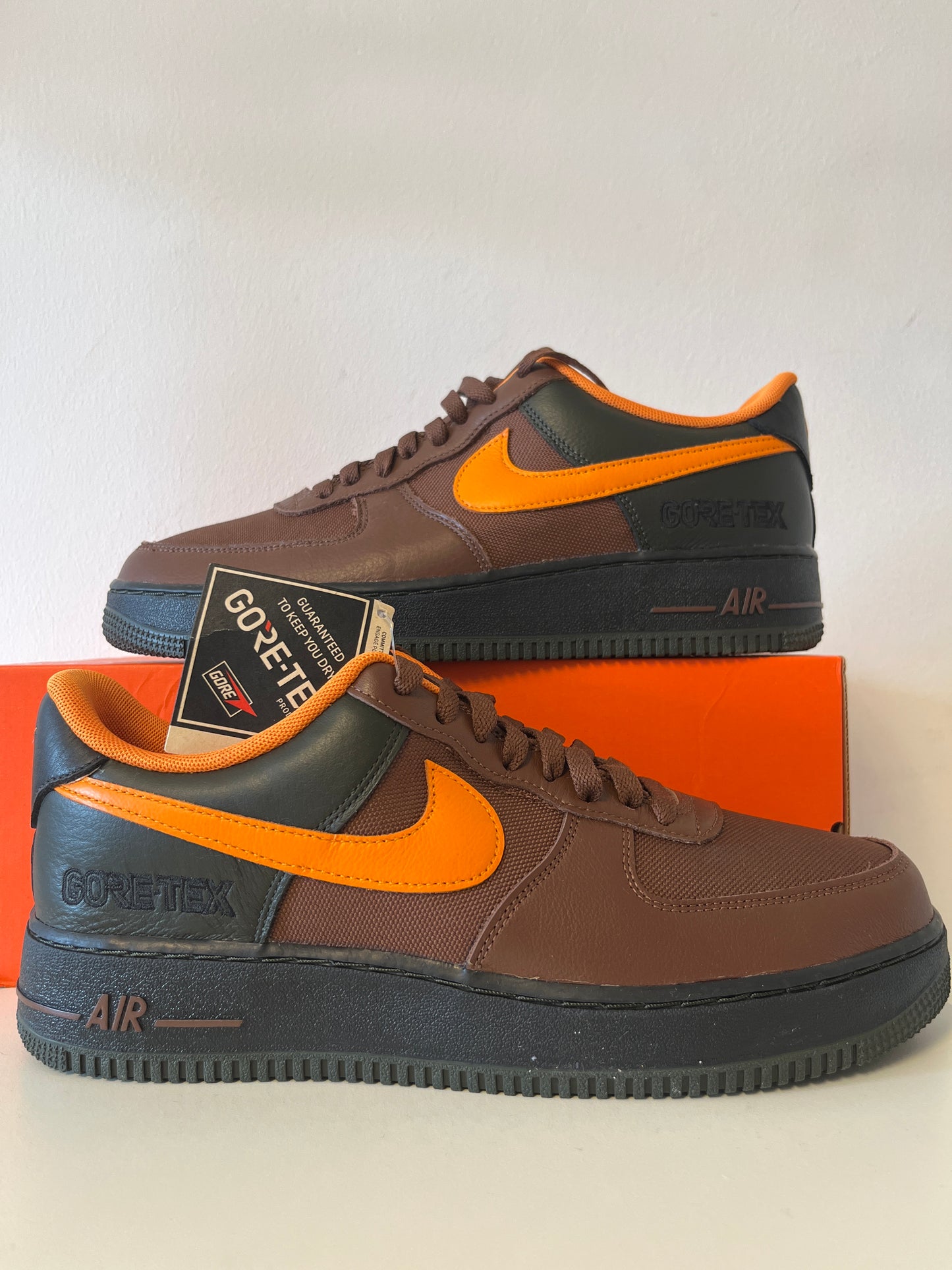 Nike Air Force 1 Goretex in braun/schwarz/orange, Größe 44