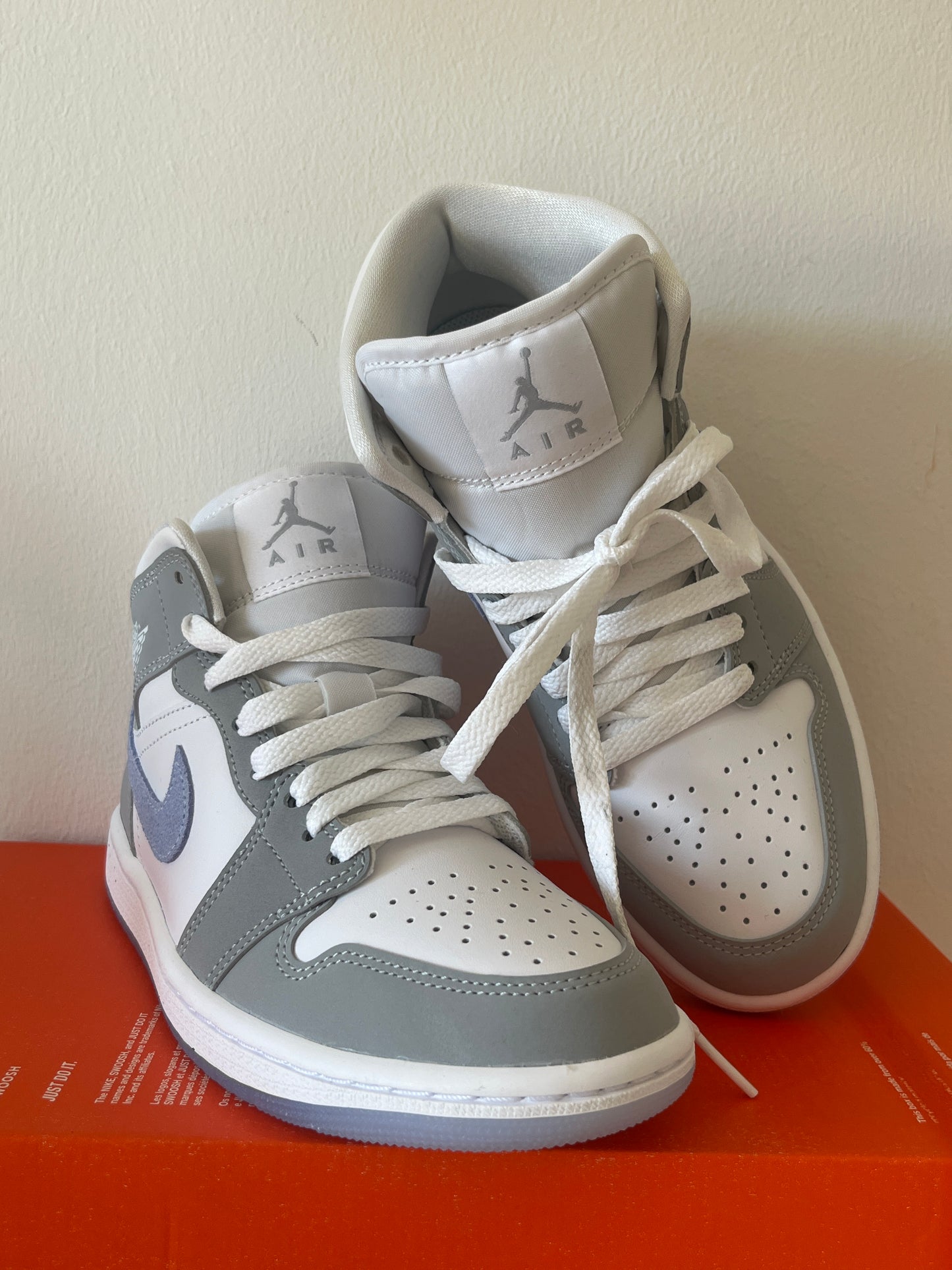 Nike Air Jordan 1 Mid in hellblau/weiss/grau, Größe 36,5
