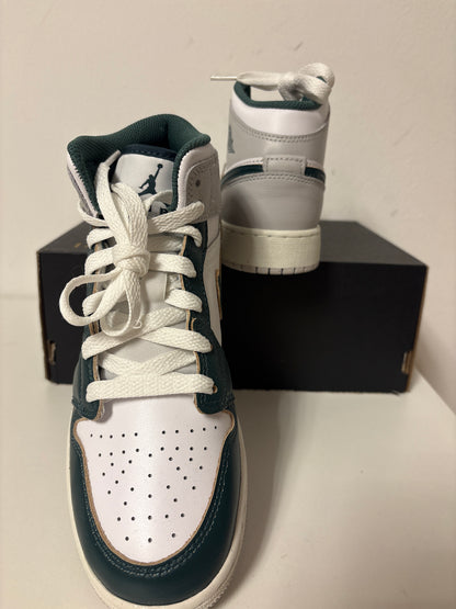 Nike Jordan 1 Mid, Größe wählbar in weiss/dunkelgrün/grau