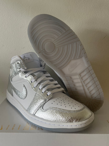 Nike Air Jordan 1 MID in silber/weiß, Größe 44