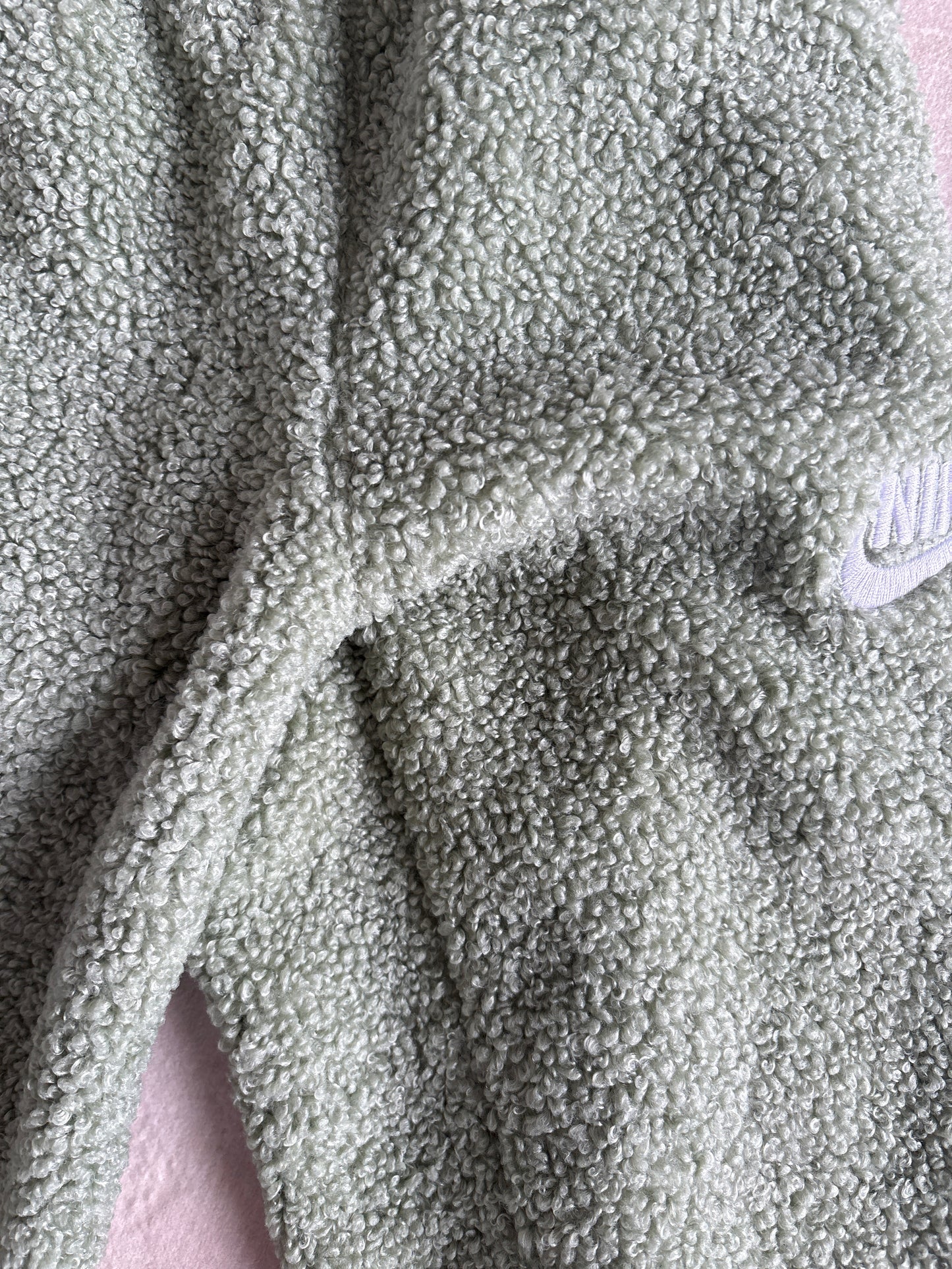 Nike Kinder Jogginghose in grün Plüsch, Größe S