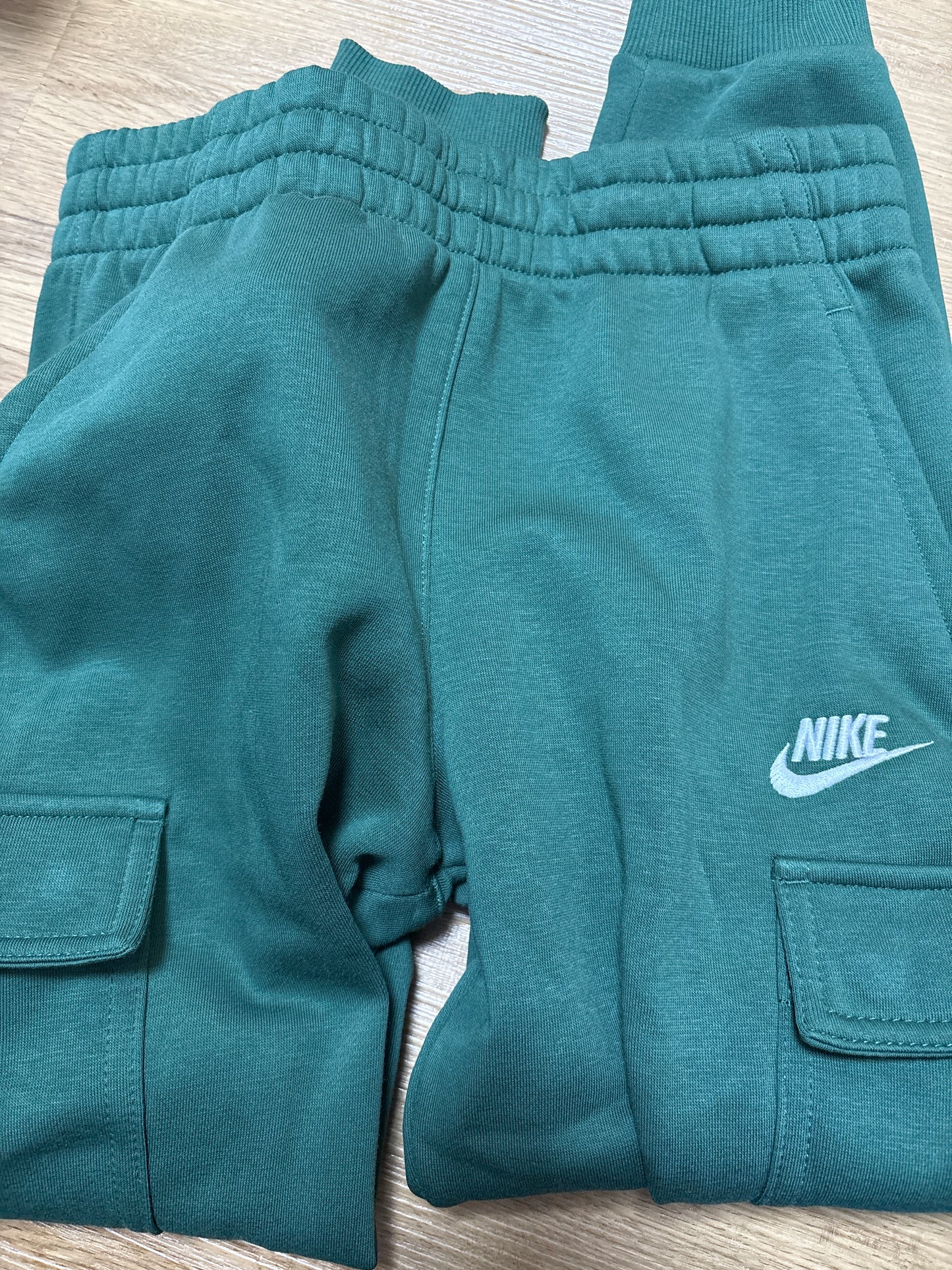Nike Cargohose, grün, Größe Kinder M