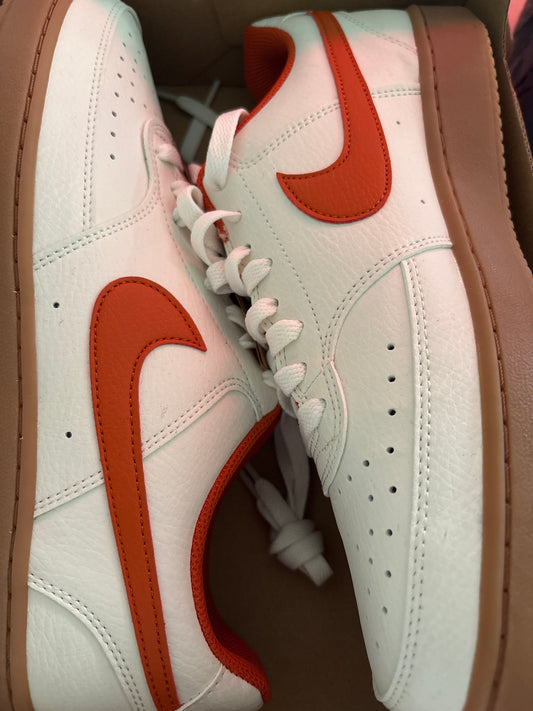 Nike Court Vision low, Gr. 43 in orange/weiss