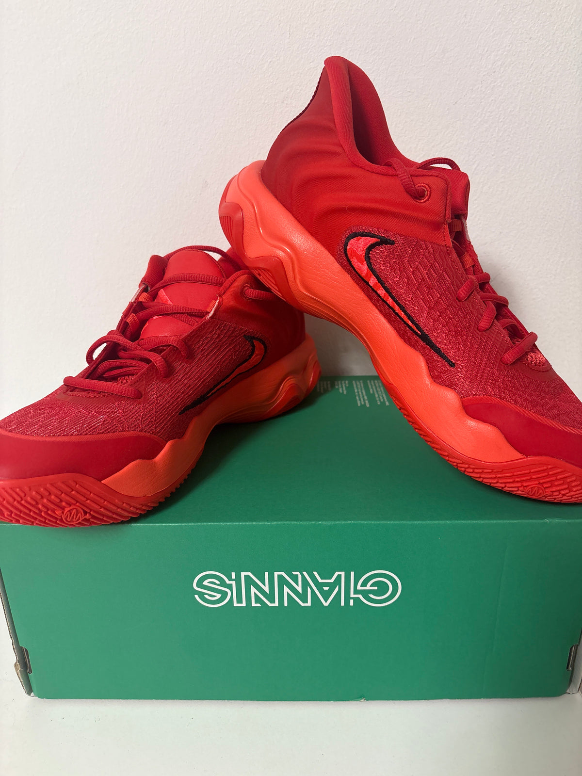 Nike Giannis Immortality, in rot, Größe wählbar