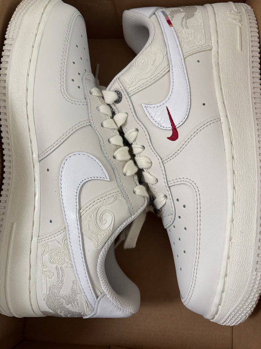 Nike Air Force 1 creme/Sonderedition, Größe 40