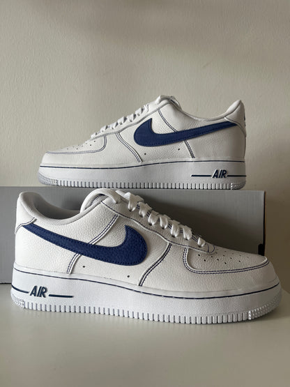 Nike Air Force 1 '07 in weiß/dunkelblau, Größe 41