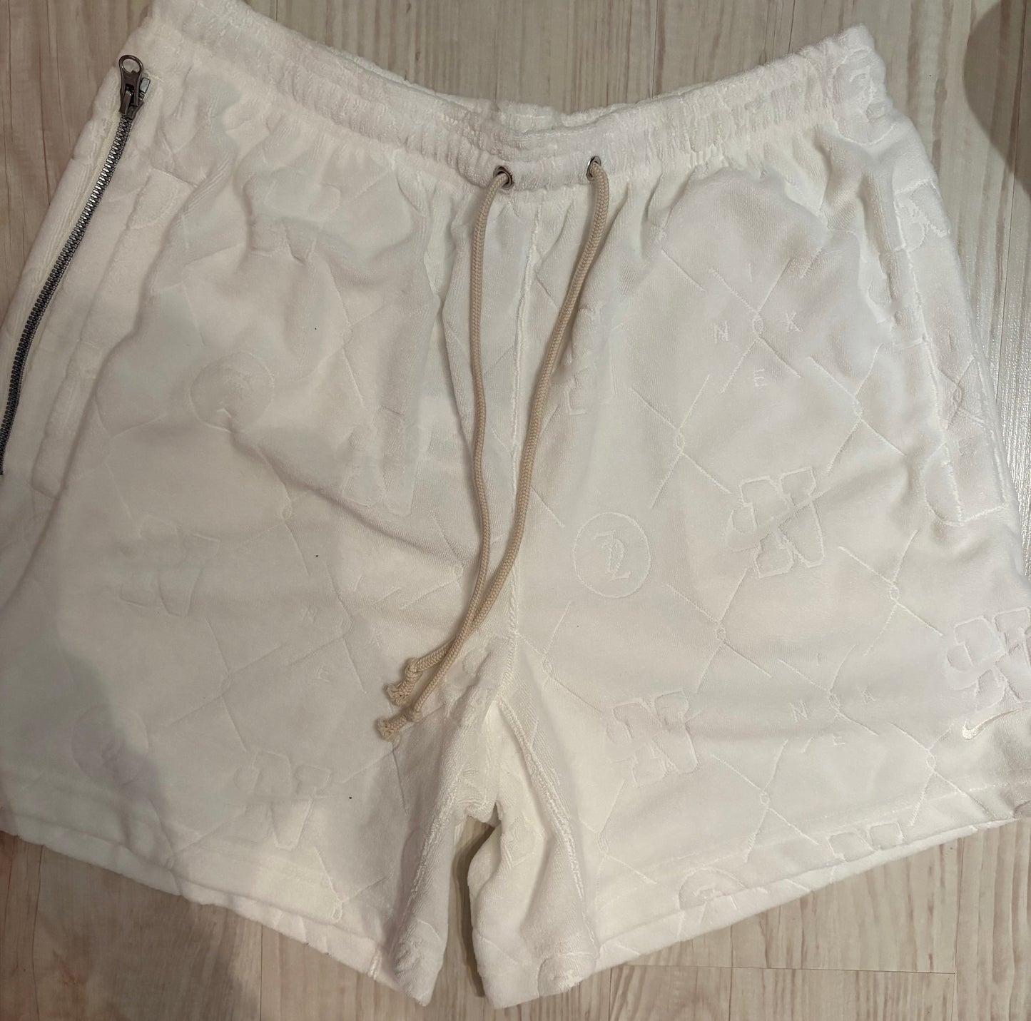 Nike kurze Hose, weiss Plüsch , Größe wählbar