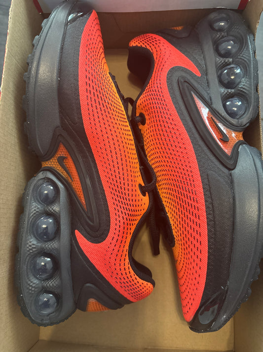 Nike Air Max DN in rot/orange/schwarz, Gr. 42