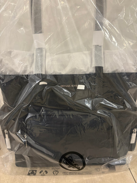 Michael Kors Shopper schwarz mit mehreren Verstaumöglichkeiten