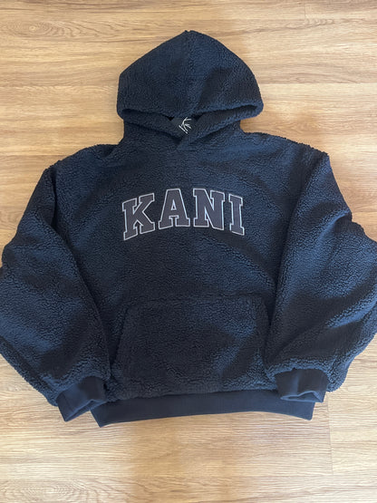 Karl Kani Plüsch Hoodie in schwarz mit großem Schriftzug, Größe wählbar