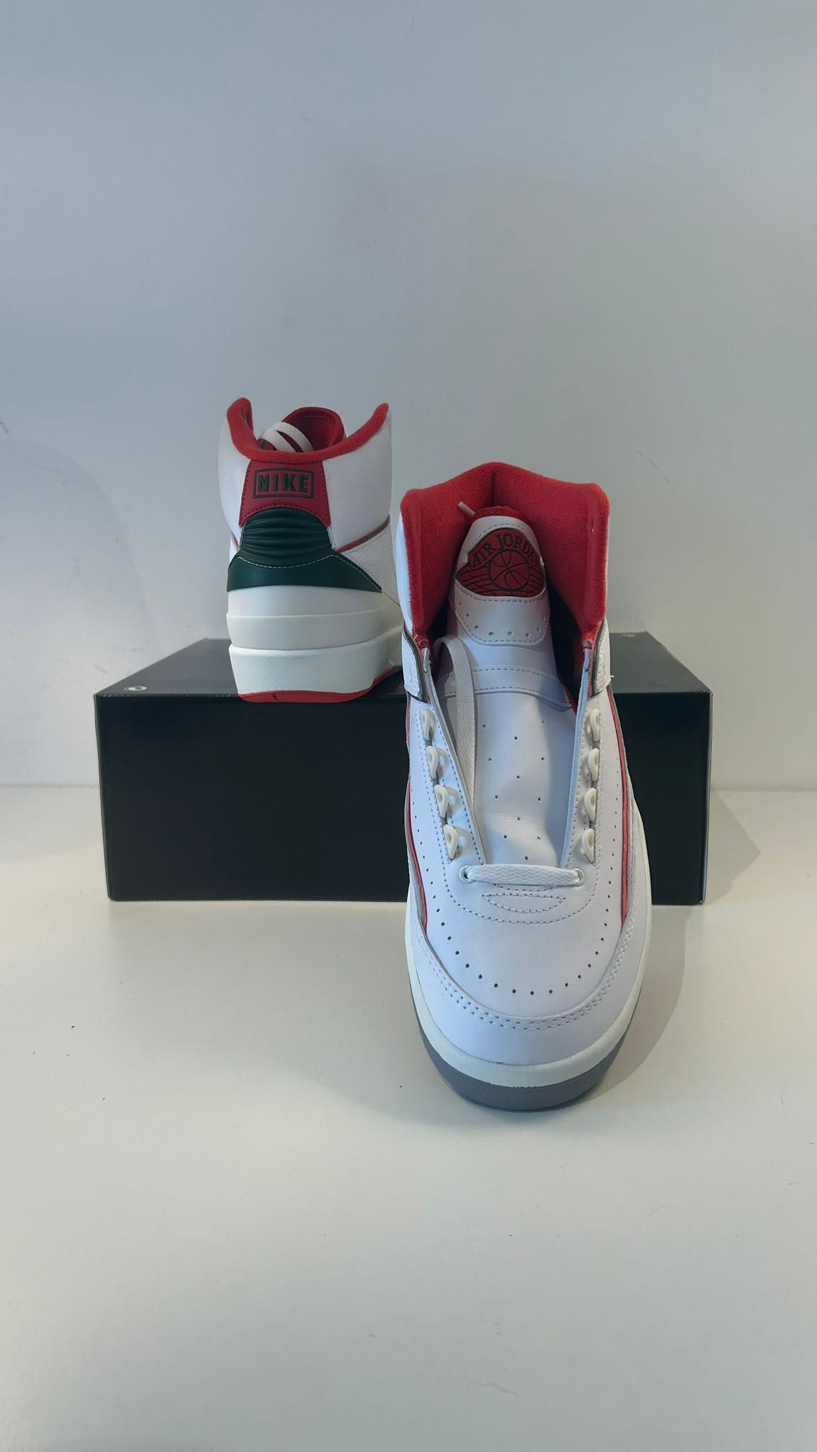 Air Jordan 2 Retro in weiss/grün/rot, Größe wählbar