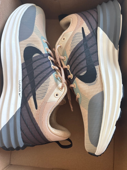 Nike Lunar Roam in weiss/beige/schwarz/braun, Größe 38,5