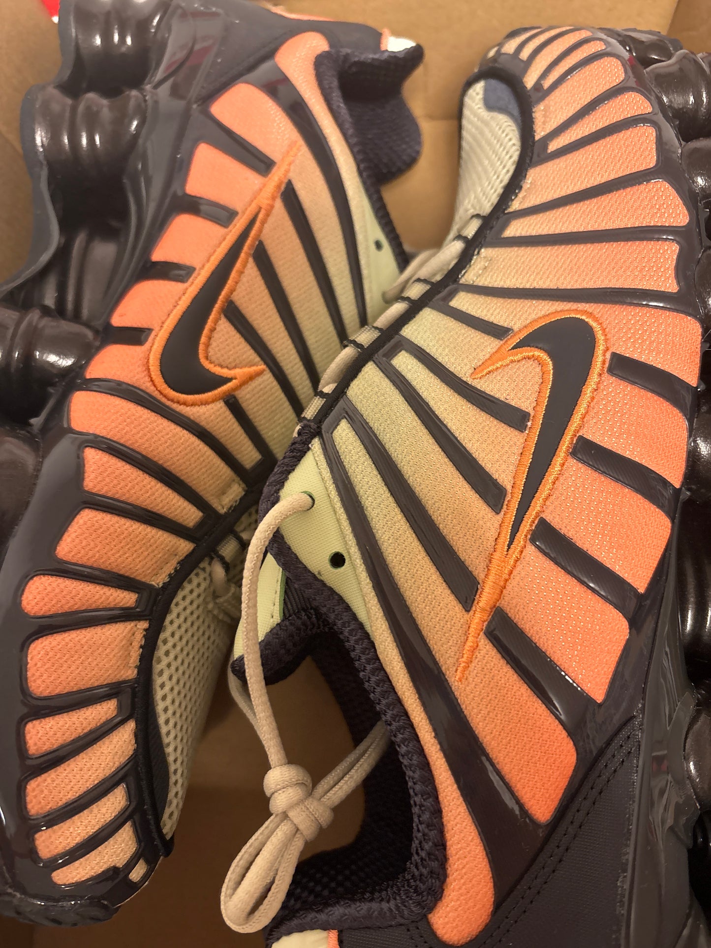 Nike Shox TL in schwarz/bunt, Größe 43