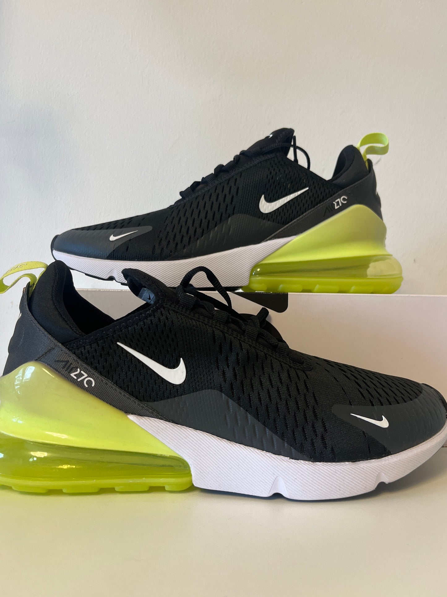 Nike Air Max 270 in weiss/gelb/schwarz, Größe 46