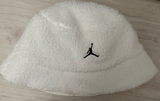 Nike Jordan Fischerhut in weiss/plüsch, Größe L
