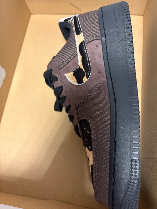 Nike Air Force 1 in braun/Leo, Größe 40