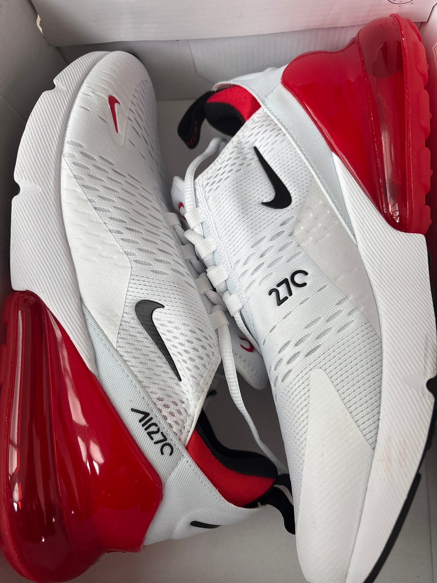 Nike Air Max 270 Größe 43 in weiss/rot/schwarz