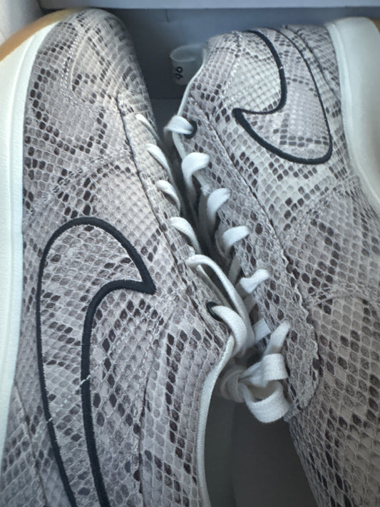 Nike Book 1, in Schlangenmuster , Größe wählbar