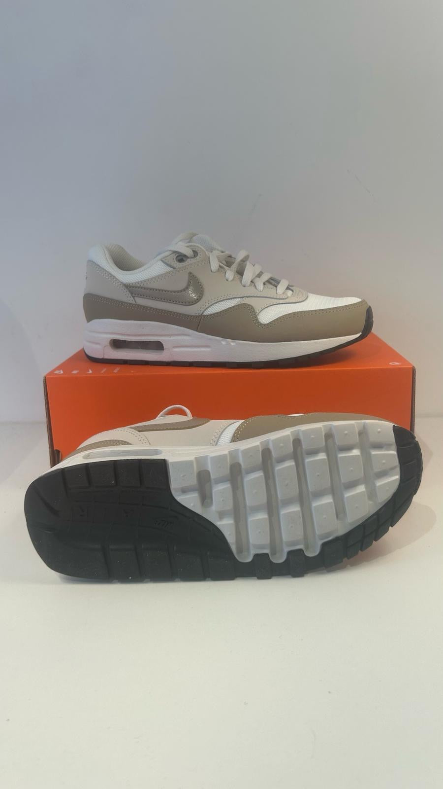 Nike Air Max 1 beige/braun, Gr. 38,5