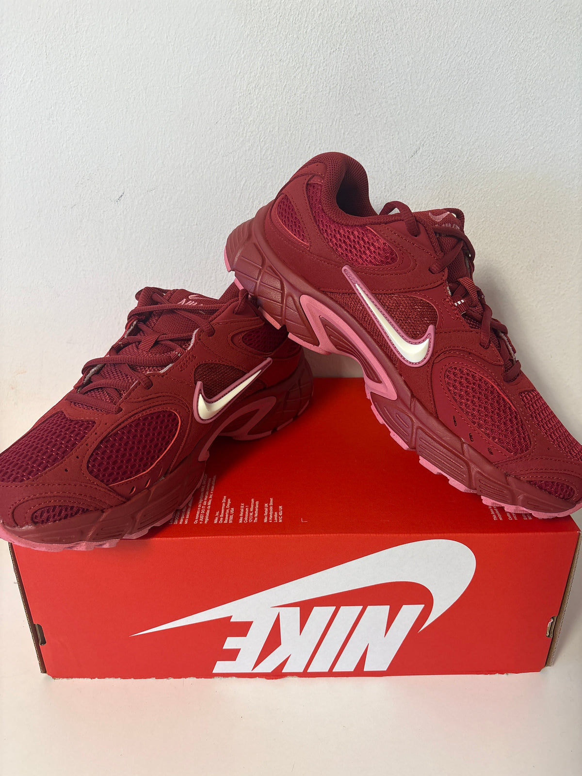 Nike V5 RNR, Weinrot/rosa/weiss Größe 42,5