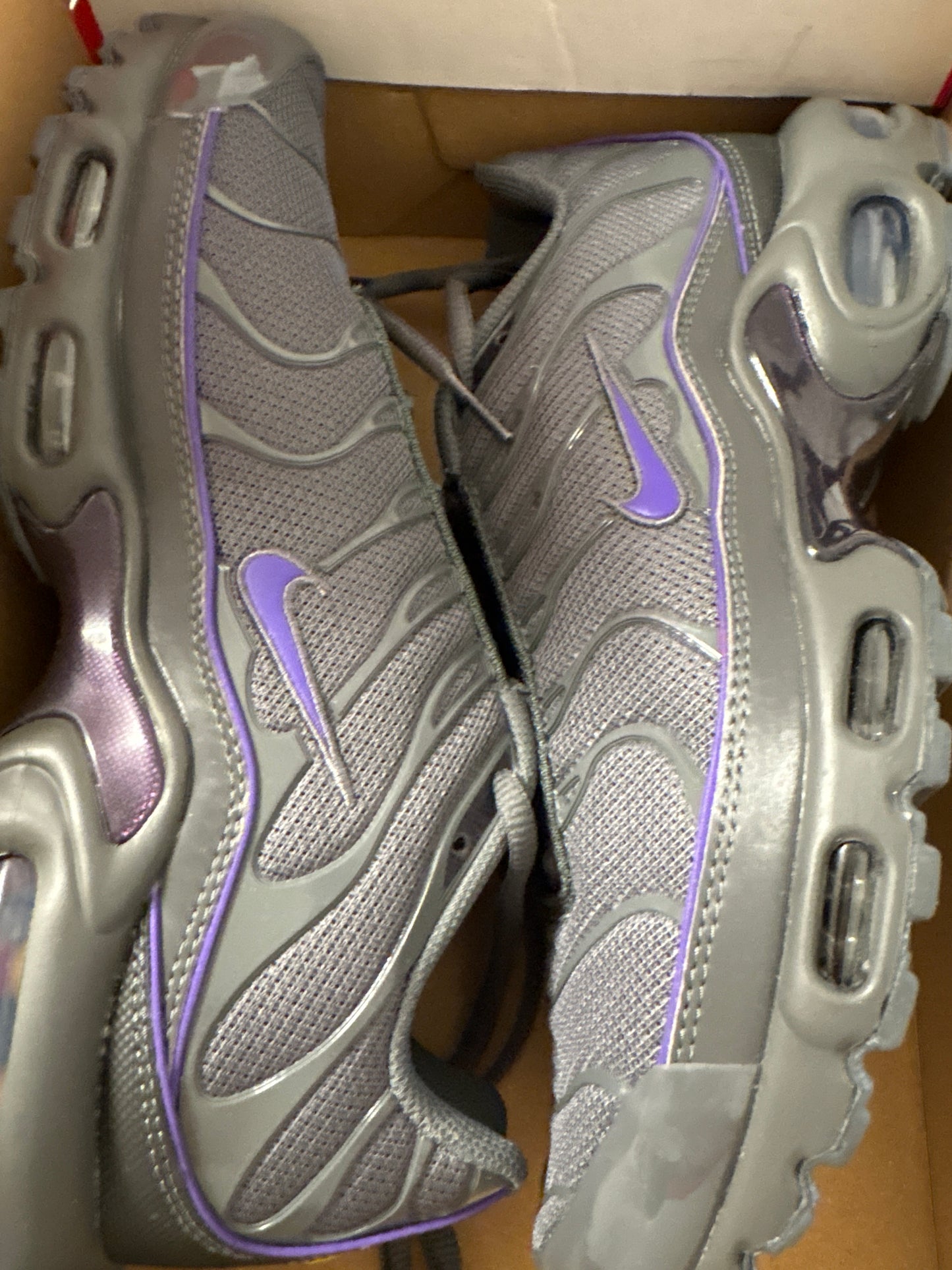 Nike Air Max Plus TN in dunkelgrau/lila, Gr. 44,5