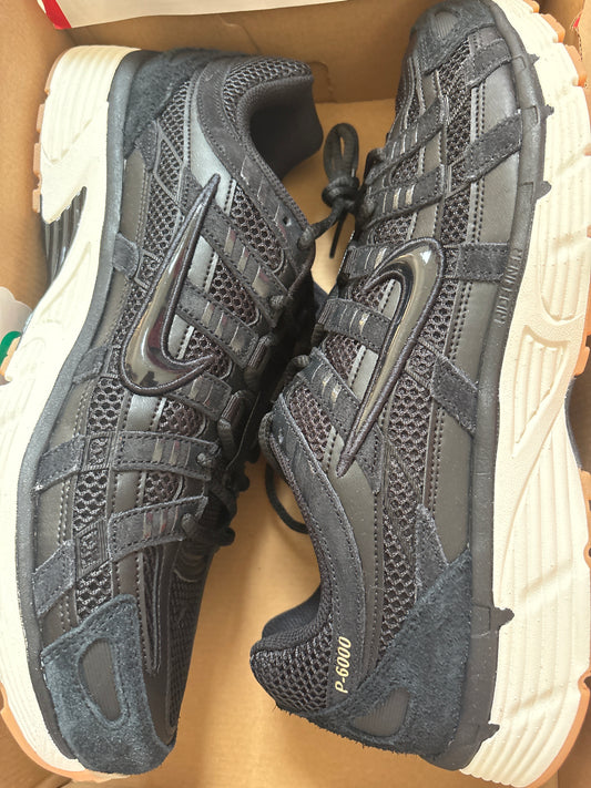 Nike P-6000 in weiss/schwarz, Größe 48,5