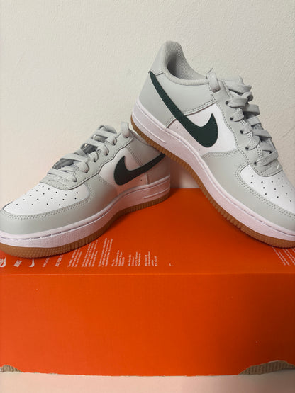 Nike Air Force 1 weiss/grau/grün, Gr. 37,5