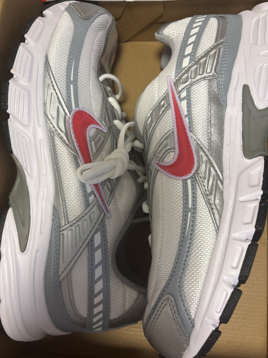 Nike Initiator, silber/grau/rosa in Größe 44,5