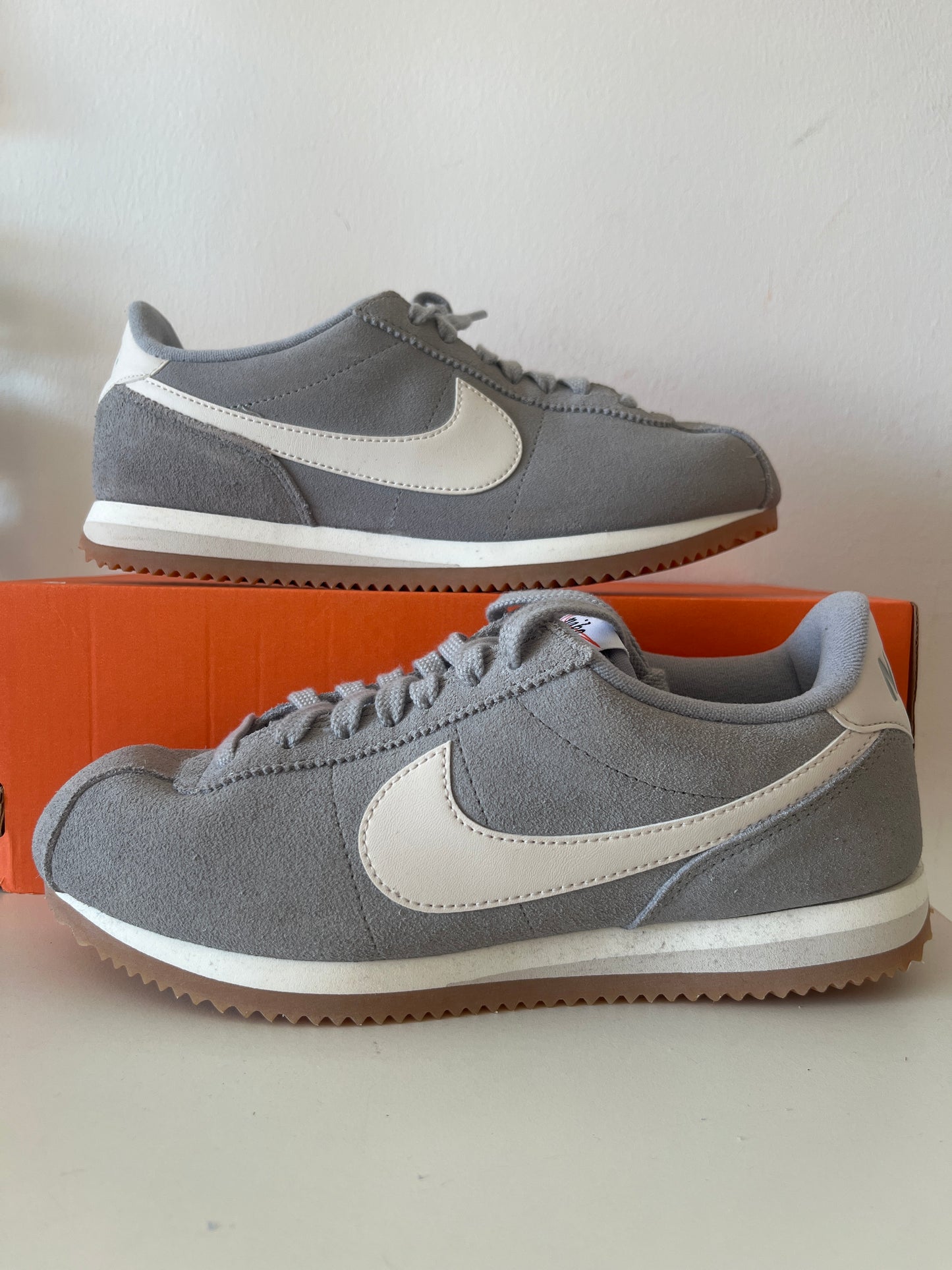 Nike Cortez in grau/weiss/braun mit Wildleder, Größe 41