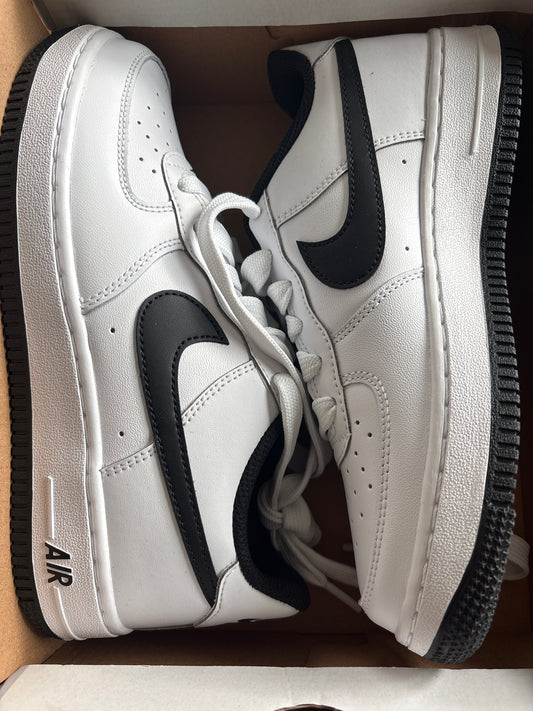 Nike Air Force 1 weiss/schwarz, Gr. 37,5