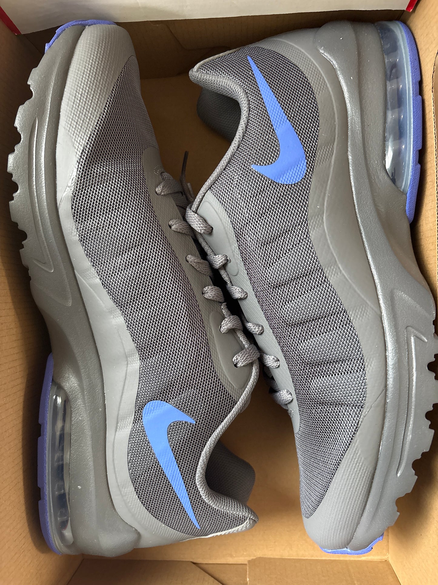 Nike Airmax Invigor in schwarz/blau, Größe wählbar