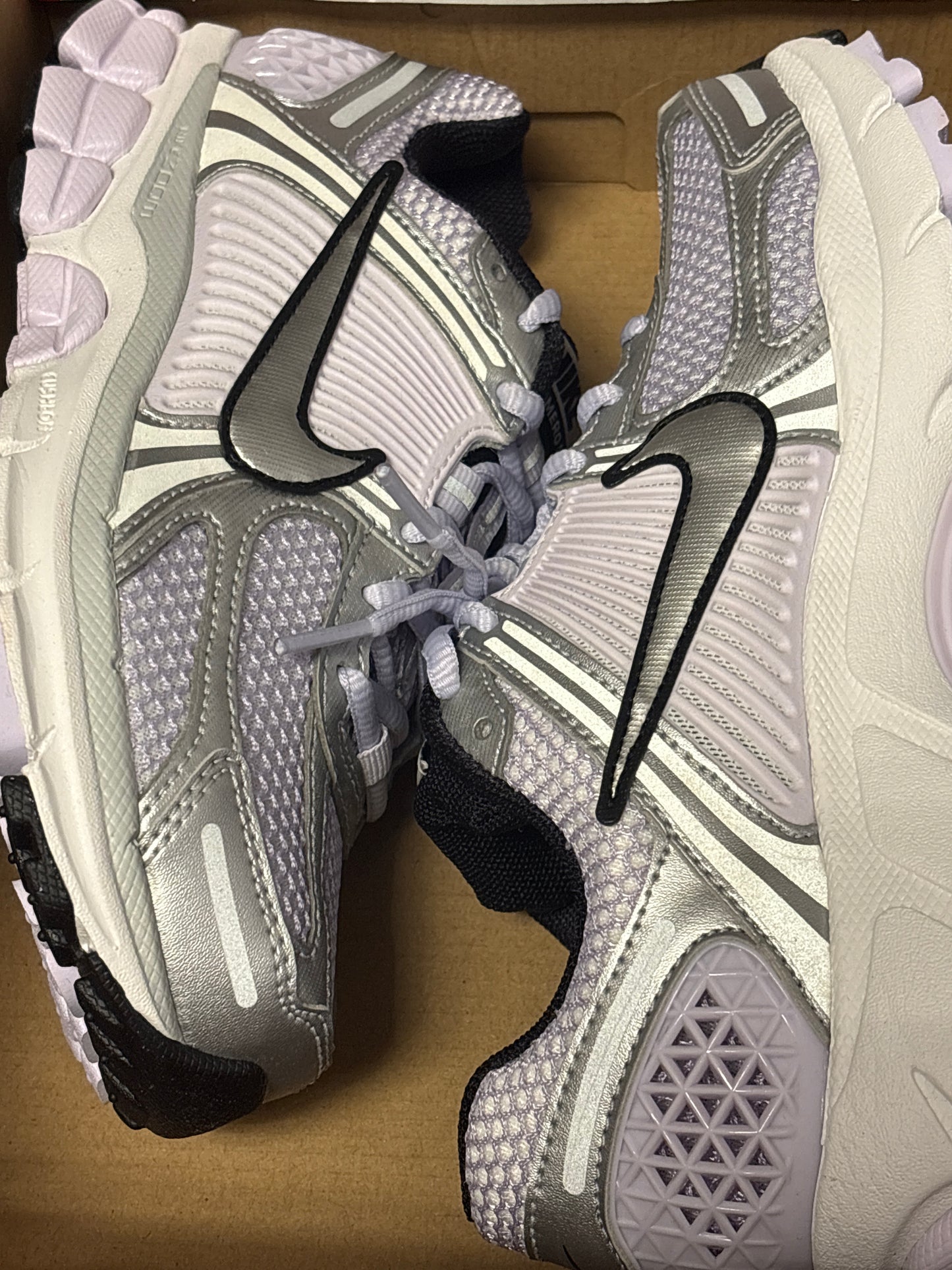 Nike Zoom Vomero 5 in flieder, Größe 35,5