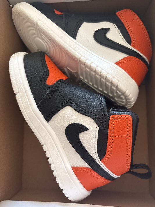 Nike Sky Jordan 1, in orange/schwarz/weiss, Größe wählbar