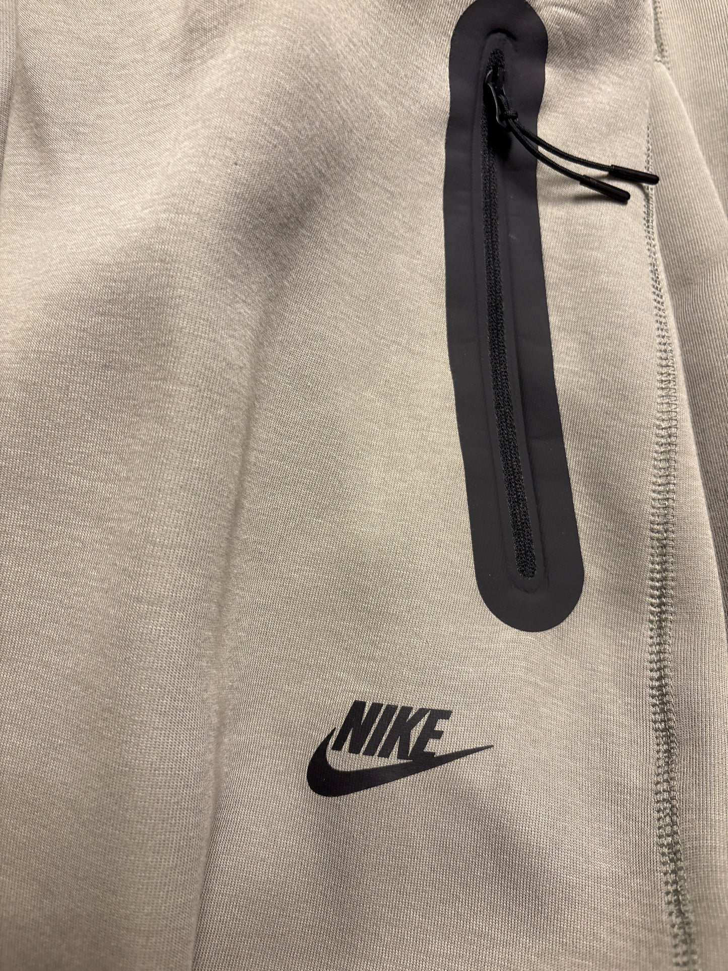 Nike Techhose in Khaki grün , Größe wählbar