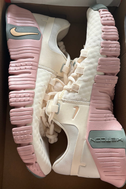 Nike Free Metcon 5, Größe 44,5 in rosa/beige