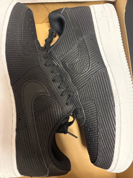 Nike Air Force 1 in schwarz/weiss, Größe 42