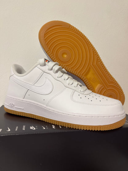 Nike Air Force 1 '07 LV8 in weiß/braun, Größe 42